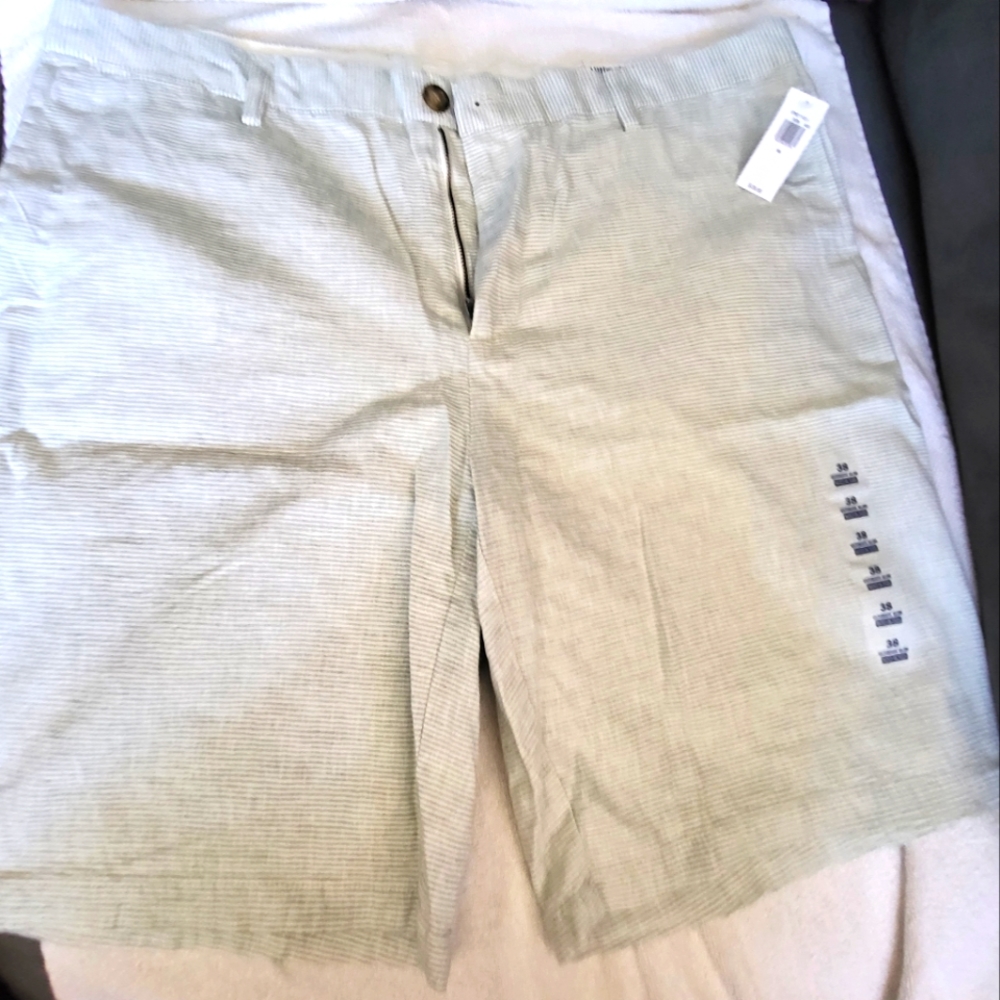 Old Navy Ultimate Slim shorts size 38
